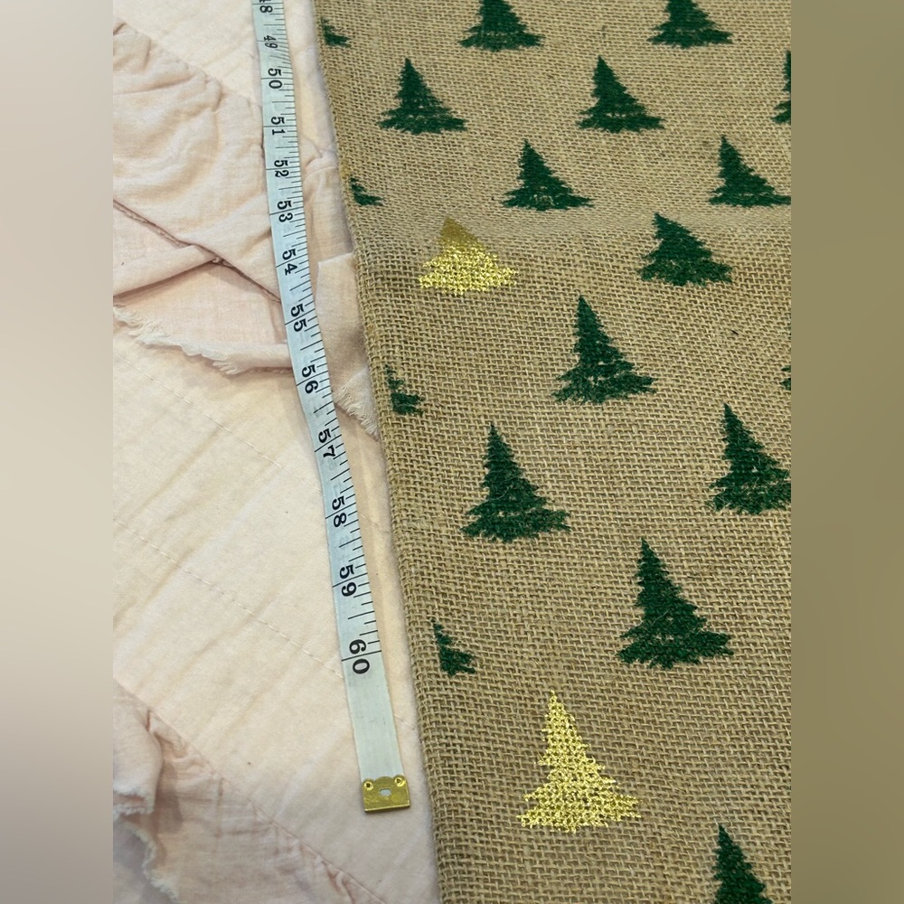 Green & Gold Christmas Tree Table Runner ๐ฒ๐ - Picture 4 of 8